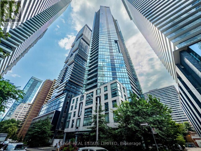 Building Photo - 45 Charles St E