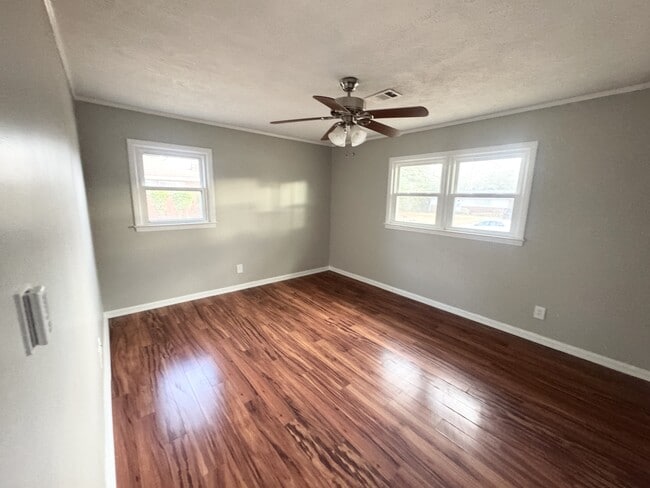 Building Photo - 2561 Allan Way