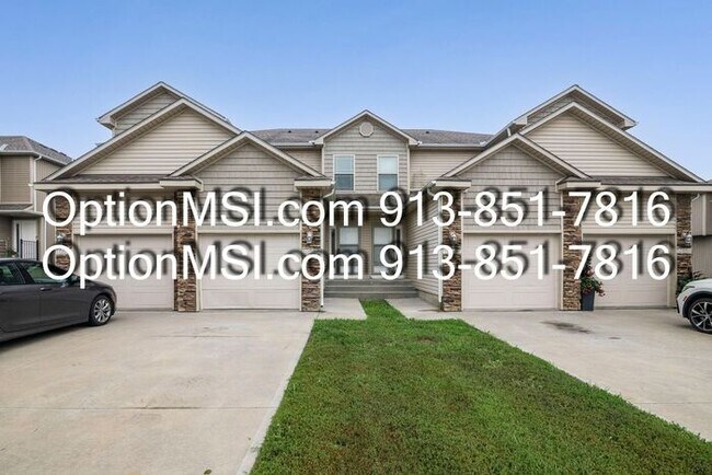 Foto del edificio - Townhome available in Piper schools