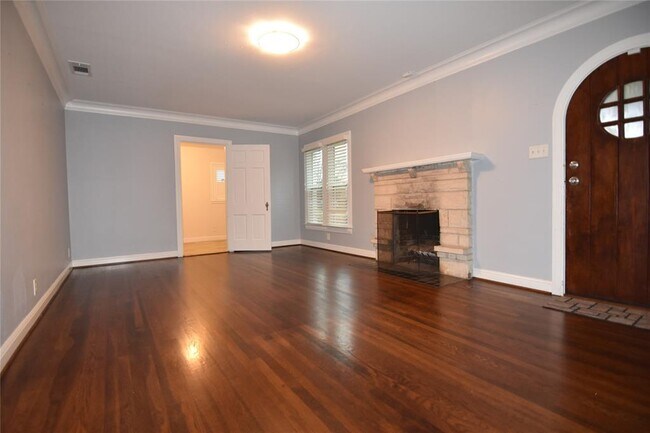 Foto del edificio - 1139 Elmhurst Pl