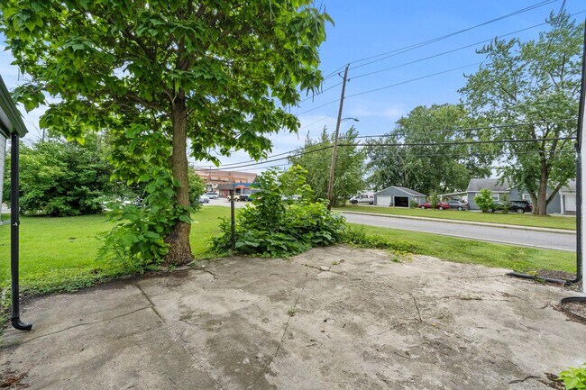 Foto del edificio - 2 BEDROOM HOME!