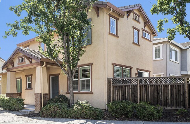Building Photo - 3 br, 2.5 bath House - 6060 Autumn Leaf Co...