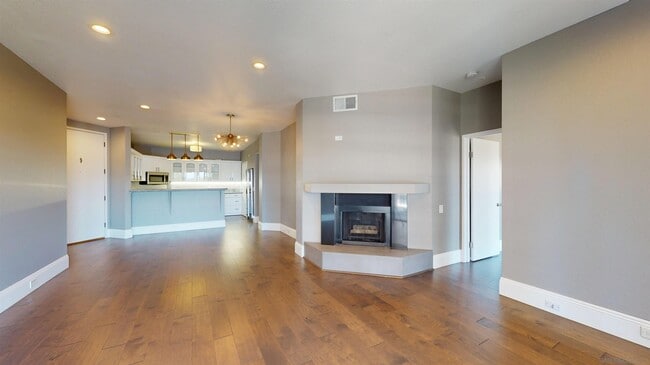 Building Photo - 3560 1st Ave