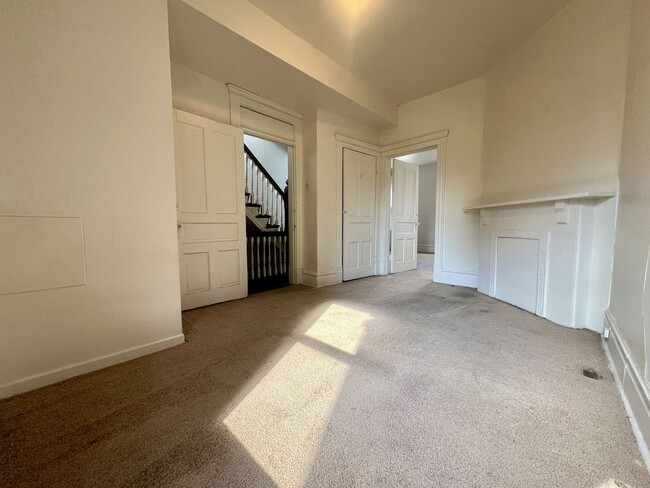 Foto del edificio - Large 3 BR in South Oakland! Covered Balcony! Close to Campus!