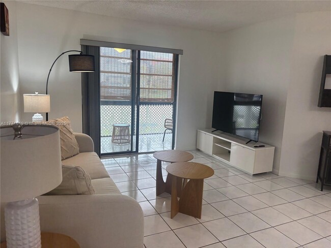 Foto del edificio - 20741 NE 4th Ct