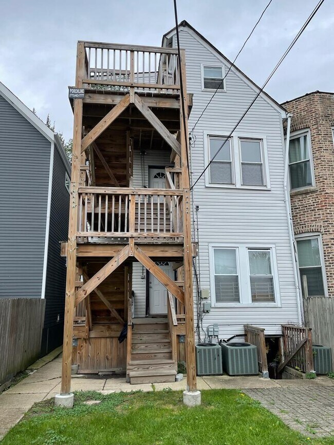 Foto del edificio - 1633 N Rockwell St