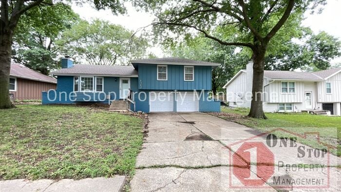 Primary Photo - 3 Bedroom, 2 Bathroom in Lee's Summit!