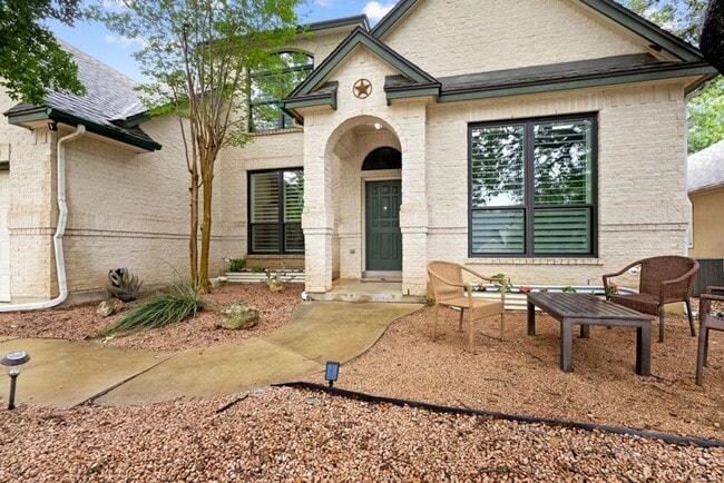 Building Photo - 4 Bedroom/2.5 Bath The Vineyard Subdivision