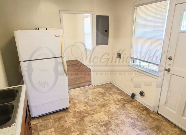 Building Photo - 1226 Holden Dr