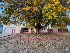 Building Photo - 1420 N Country Club Cir