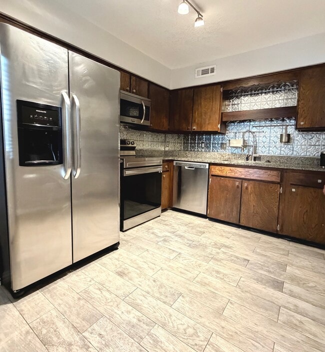 Building Photo - The Castillian Apartments