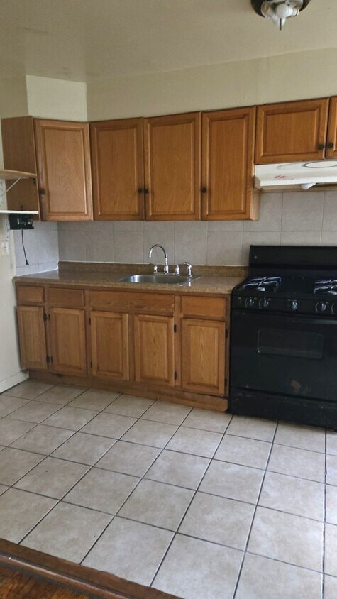 Foto principal - Spacious 4-Bedroom Home in Olney with Park...