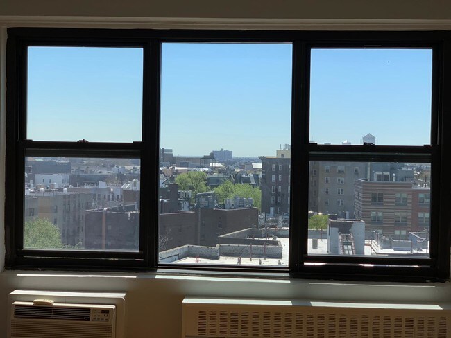 Building Photo - 160 Parkside Ave