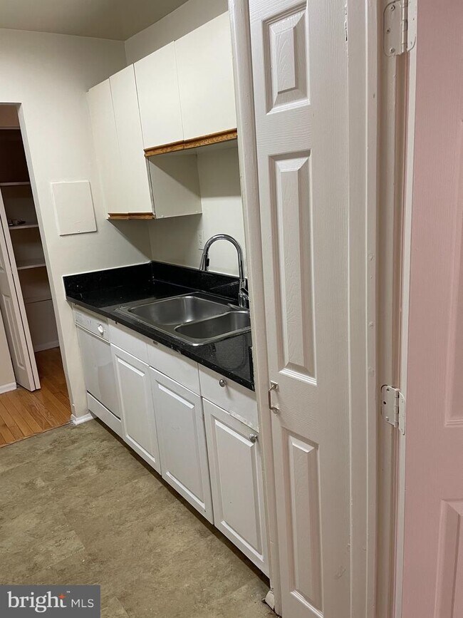 Foto del edificio - 7096 Spring Garden Dr