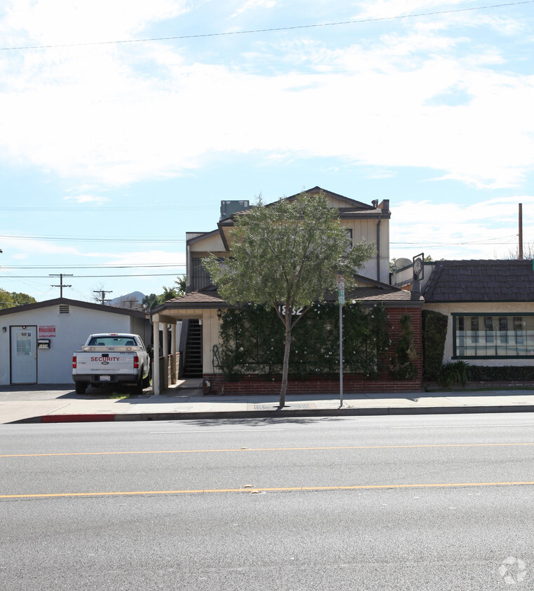 Building Photo - 1832 W Burbank Blvd