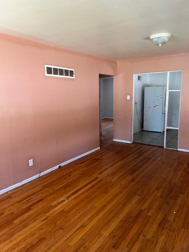 Foto del edificio - 6998 Edison Ave