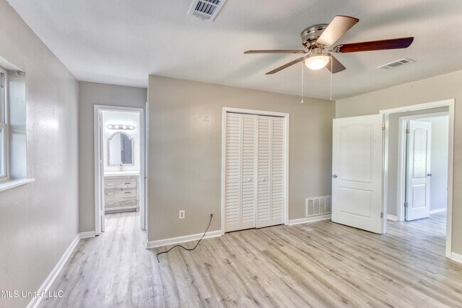 Foto del edificio - 504 N Island View Ave