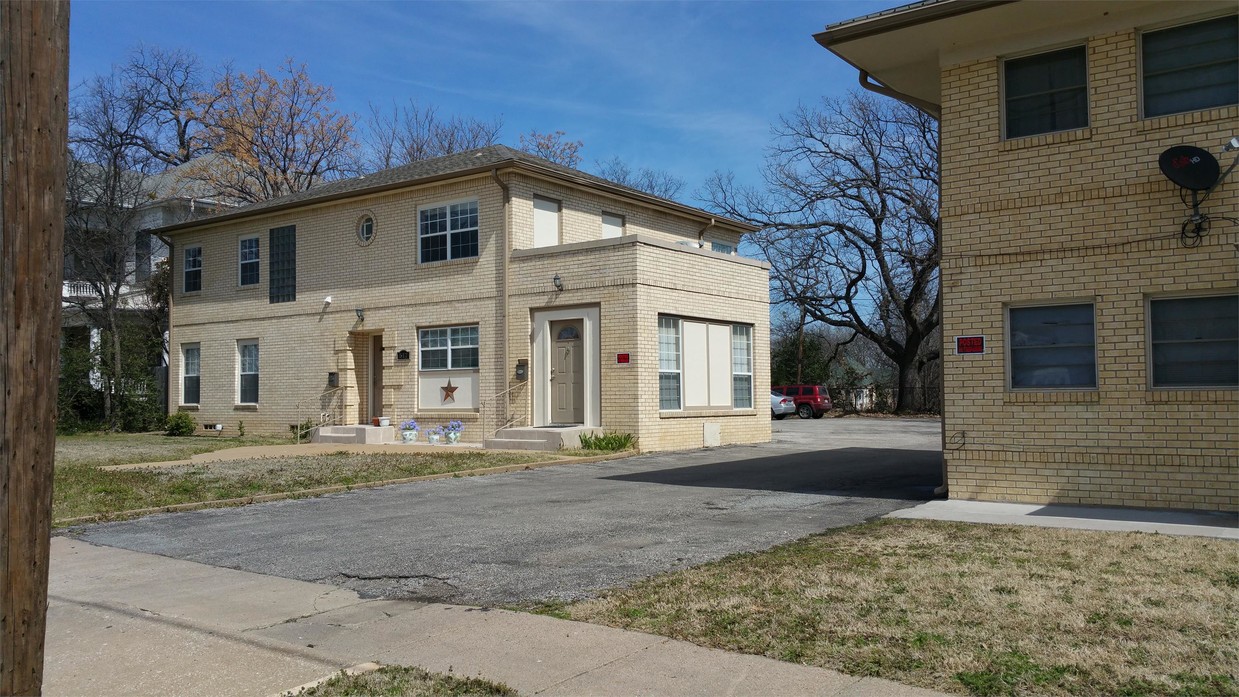 Foto principal - 523 S Travis St