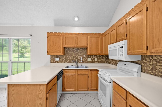 Foto del edificio - 2105 N Keebler Ave