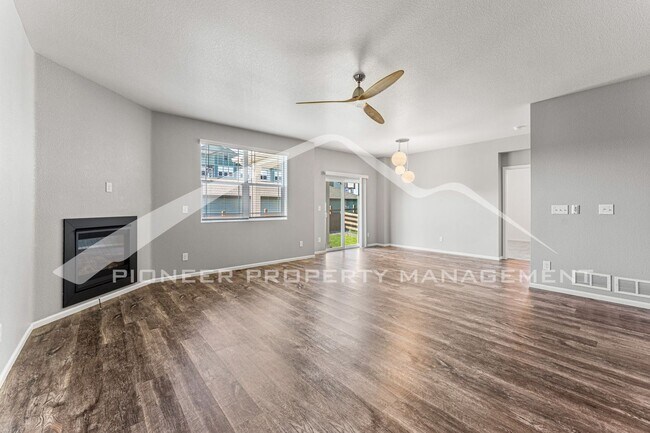 Foto del edificio - Spacious Home with Fenced Yard and Central AC