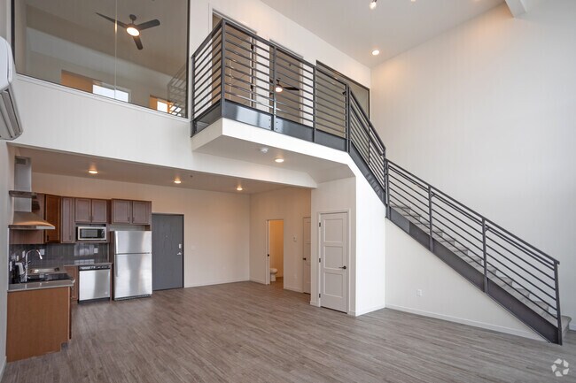 2BR, 1,5BA - 1.694SF - Sala de estar - The Arch