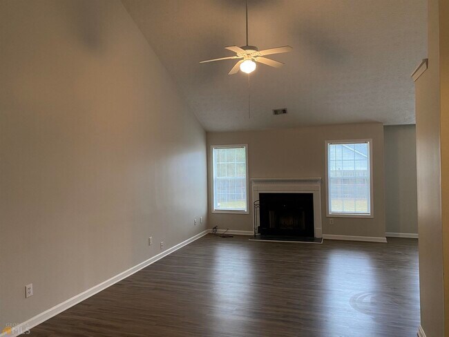 Foto del edificio - 4343 Grey Park Dr NE