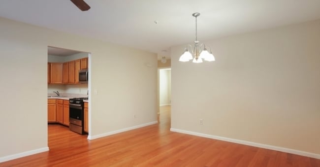 Building Photo - 250 Potomac Dr