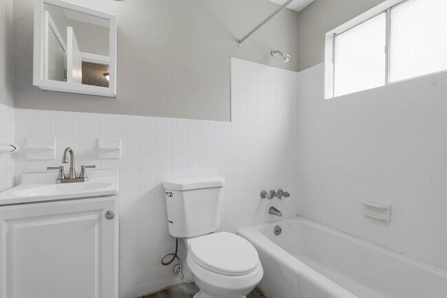1 dormitorio con baño - Broadleaf Arms