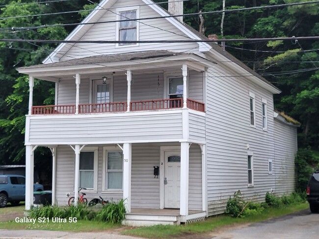 Building Photo - Cozy 3 Bedroom Unit