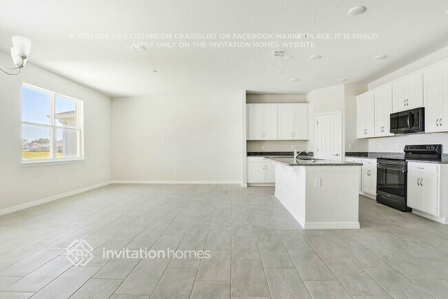 Building Photo - 1487 Grassland Ave