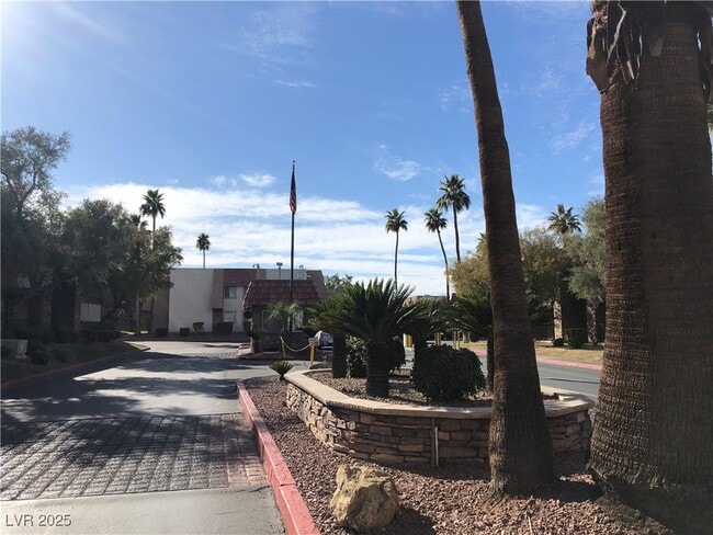 Building Photo - 4943 Indian River Dr