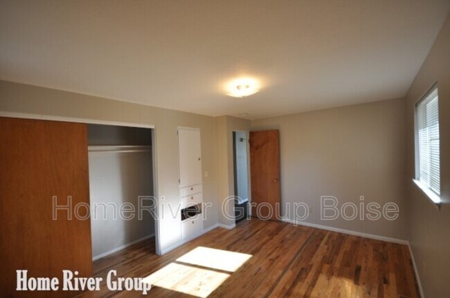 Building Photo - 2211 N Raymond St