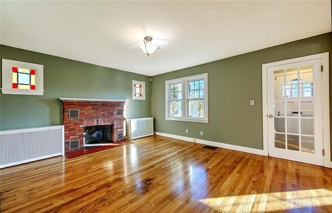 Building Photo - 66 Tyndall Ave