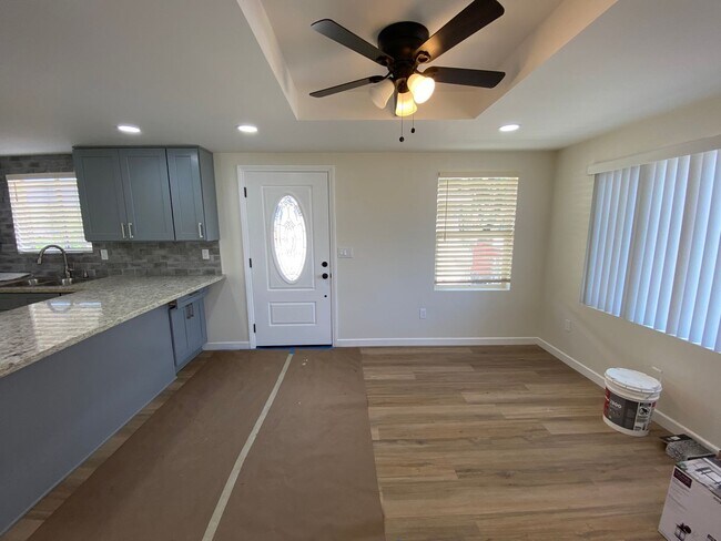 Foto del edificio - COMING SOON - NEWLY RENOVATED 3BD+1BA HOME