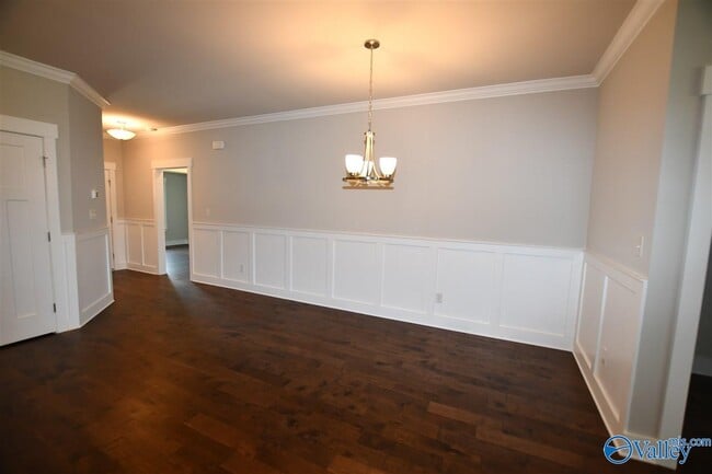 Building Photo - 702 Sluice Dr SW