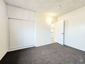 Building Photo - 231 1/2 E 89th St