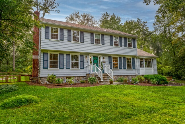 Photo - 85 Thayer Dr House