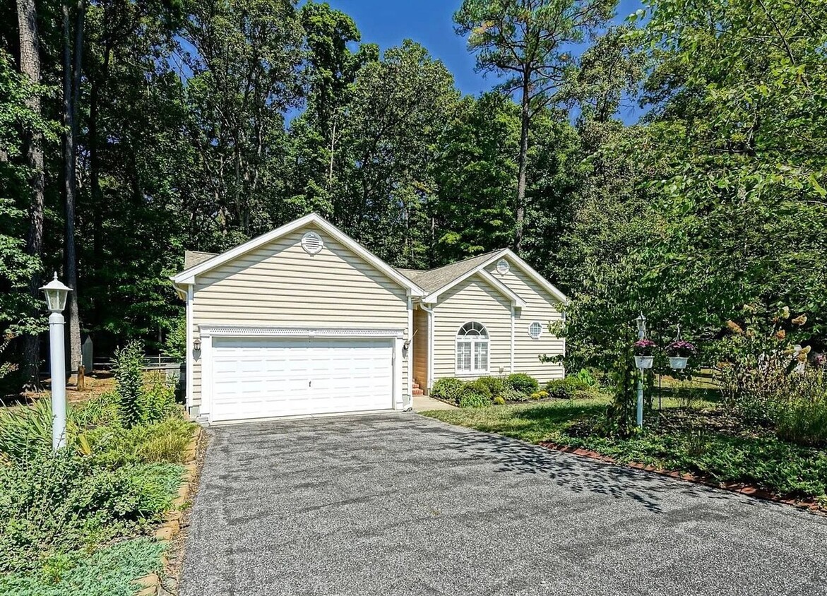 Primary Photo - Single Family home in Oak Crest Farms