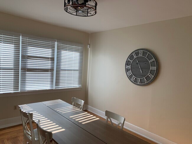 Dining Area - 2848 Melrose Ave