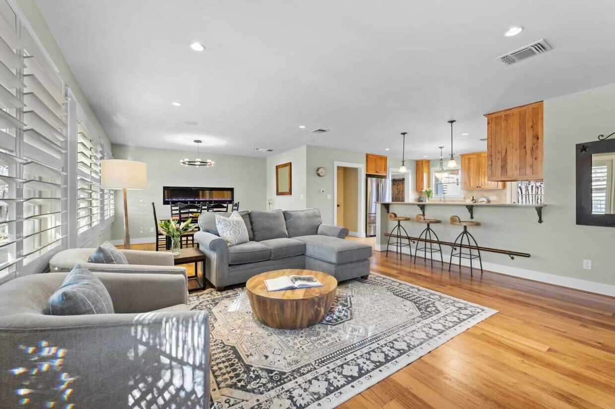 Foto principal - 305 S Elk St
