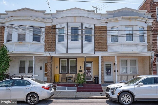 Building Photo - 758 W Railroad Ave