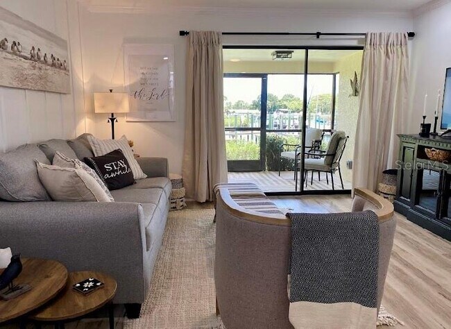 Foto del edificio - 646 Yardarm Dr