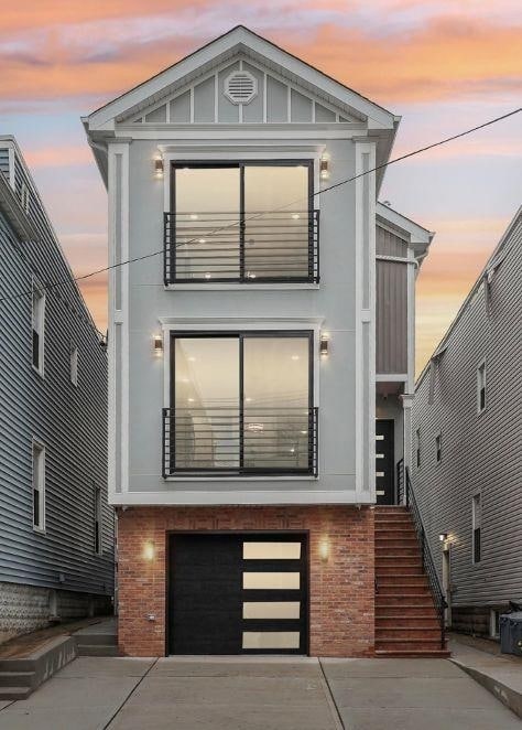Building Photo - 27 E 16th St