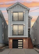 Building Photo - 27 E 16th St