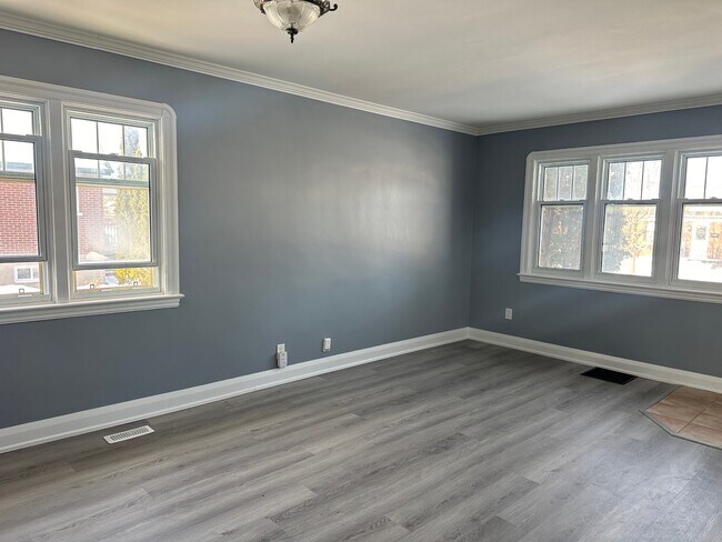 Building Photo - 563 McCannan Ave