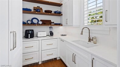 Building Photo - 844 8th St S