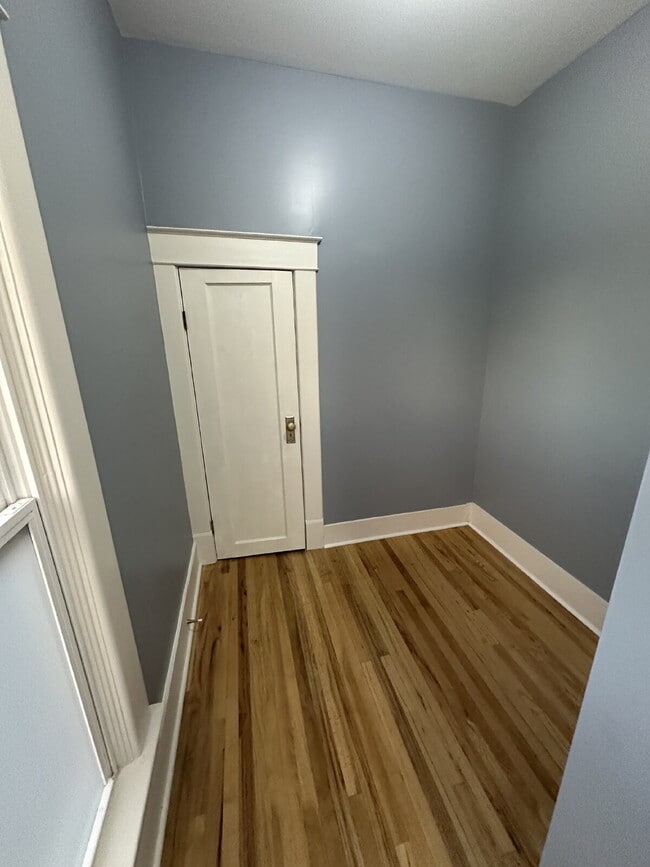 Building Photo - 903 9th Ave S