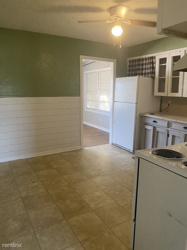 Building Photo - 2 br, 1 bath House - 12712 Tonkaway Lake Rd