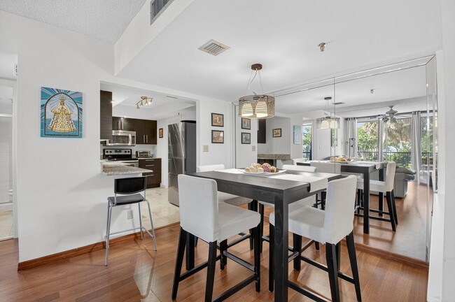 Foto del edificio - 6815 Willow Wood Dr