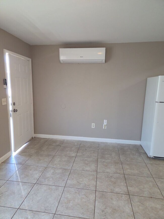 Building Photo - Hammond-4plex